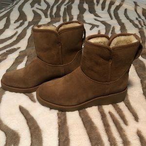 NWOB Ugg Kristen Boot size 6